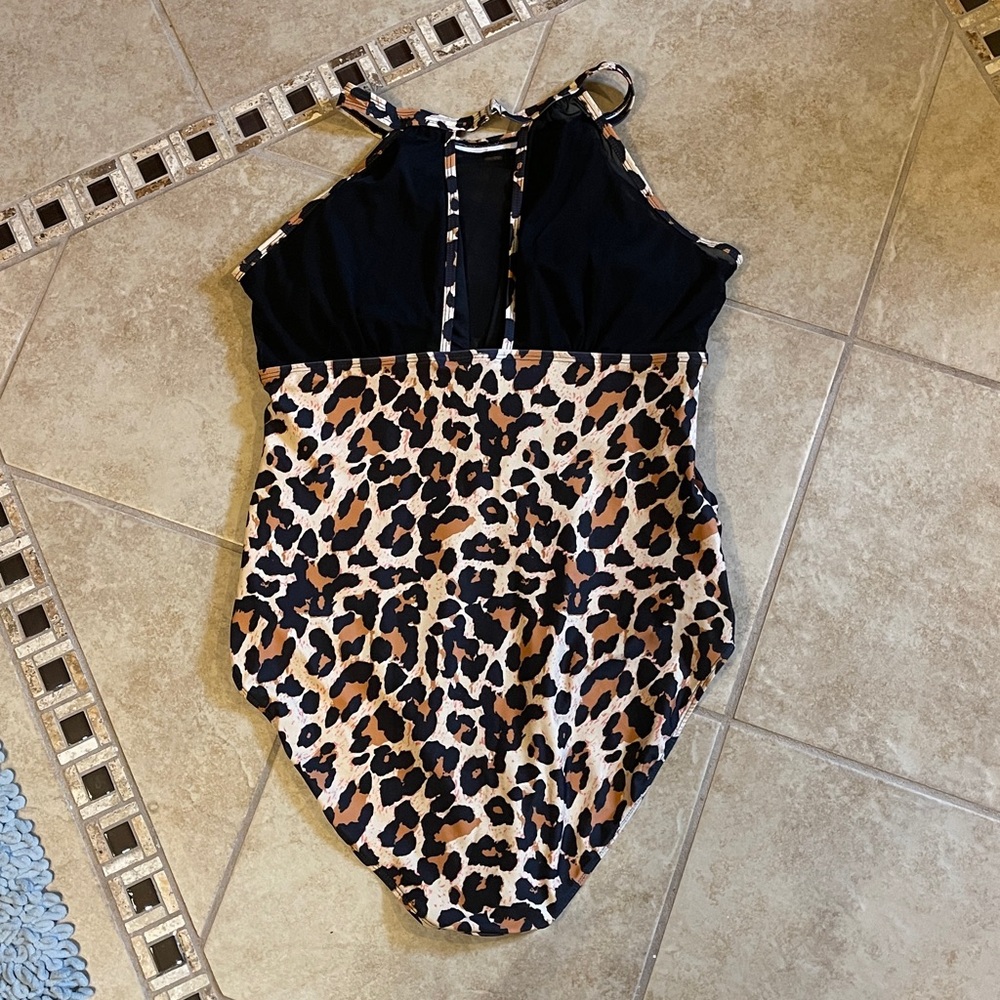 NEW Women's One Piece Swimsuit xxl 2x Leopard Animal Print - Picture 7 of 10